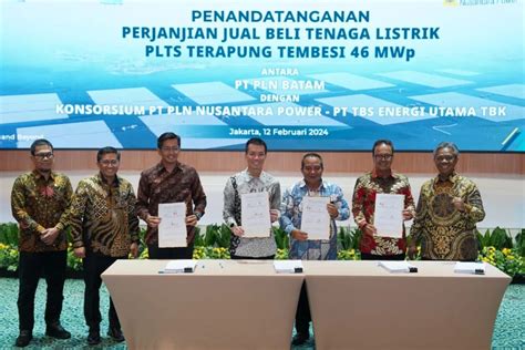 Toba Dan Pln Np Tandatangani Perjanjian Pembangunan Plts Terapung Di Batam