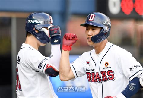 포토 2점 홈런 두산 전민재 8연승 가자 네이트 뉴스