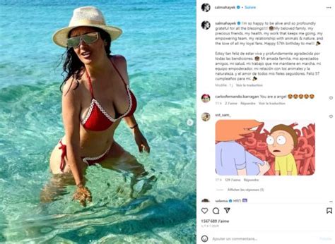Salma Hayek sexy comme jamais à ans elle dégaine le bikini rouge incendiaire pour son
