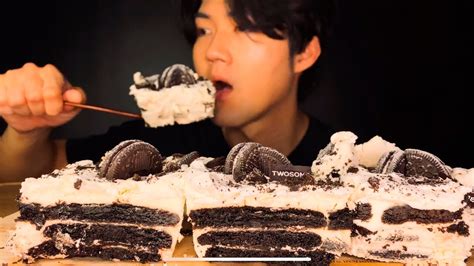 Asmr Chocolate Oreo Cake Eating Show Youtube