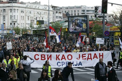 Protest Jedan Od Pet Miliona Pogledajte Paljenje Baklji Na Kalemegdanu