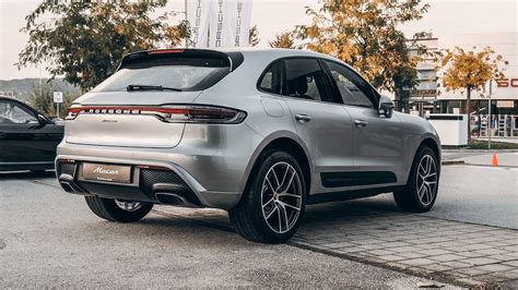 Porsche Macan Base 2022: Dolomite Silver Metallic | Details - YouTube
