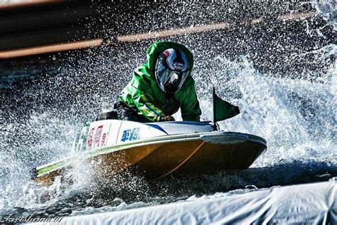 福岡泉水競艇選手という女子ボートレーサーの写真画像や情報などをまとめました。 競艇検証comの「競艇女子」