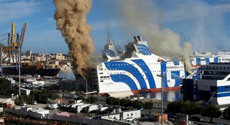 Traghetto A Fuoco Al Porto Di Palermo Dopo Giorni Ancora In Fiamme