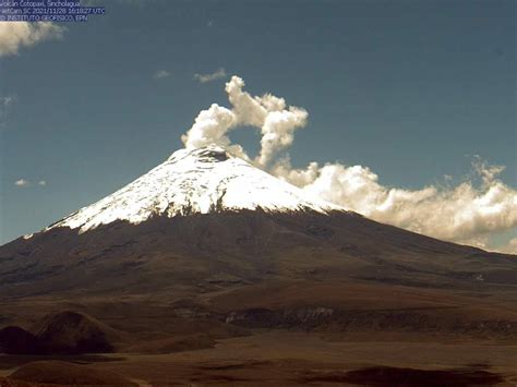 Emisión de vapor y gases en el Cotopaxi se debe a lluvias intensas