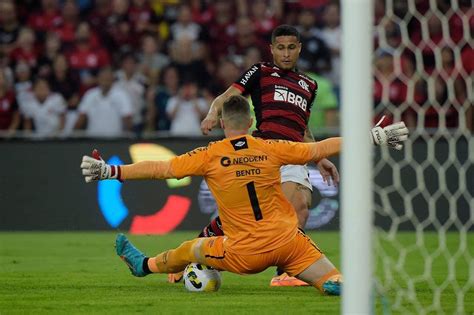 Flamengo não aproveita chances e empata o Athletico PR na Copa do