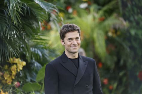 lucas bravo playing  hot chef  emily  paris