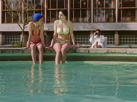 9 Hot Sexy Yolande Moreau Bikini Pics