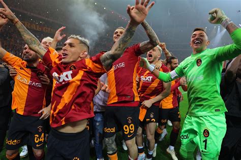 Şampiyon Galatasaray kupasına kavuştu Spor Haberler