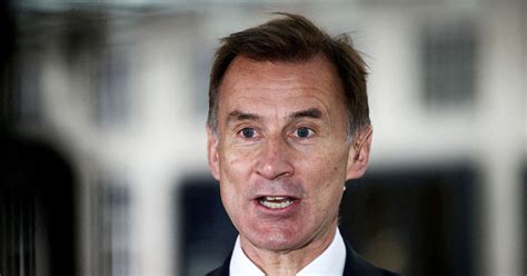 uk finance minister   stick  plan   inflation  reuters
