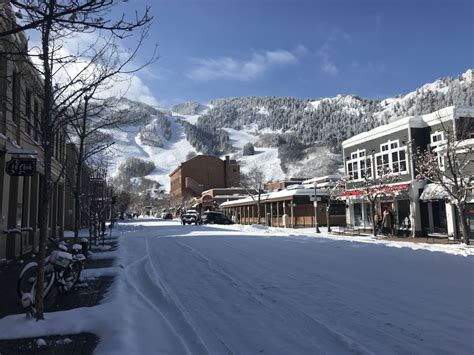 Aspen in Winter: How to Plan Your Ski Vacation on a Budget