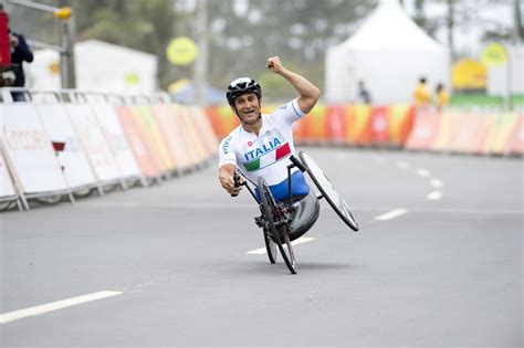 Alex Zanardi Tornato A Casa Un Anno E Mezzo Fa Incidente In Handbike