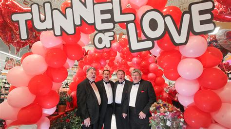 Quartets Woo Valentines With Barbershop Songs