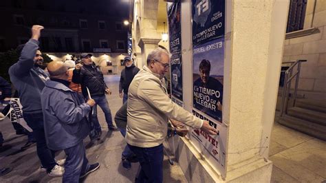 La Tradicional Pegada De Carteles Da El Pistoletazo De Salida A Los