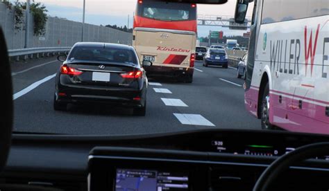 高速の渋滞時に「合流車線へ車線変更して」前に行くのはあり？ 自動車情報・ニュース Web Cartop