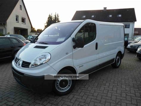 Renault Trafic 2 5 DCi FAP Closed Trucks Box AIR 2008 Box Type