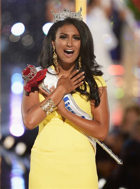 Miss America Nina Davuluri Overdoes It In Skyline Pumps