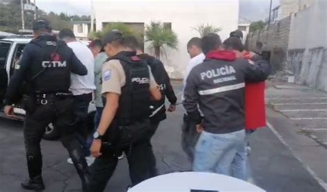 Quito Presuntos Miembros De Una Banda Criminal Ten An Gorras Del