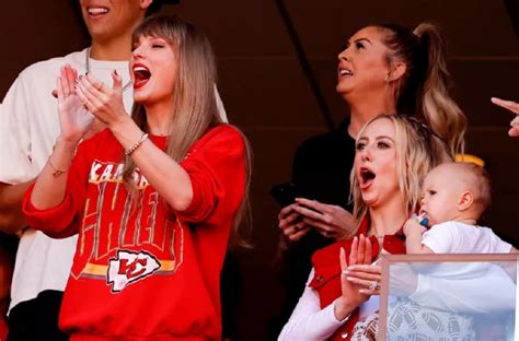 Taylor Swift Makin Dekat Dengan Keluarga Besar Chiefs Nonton Game