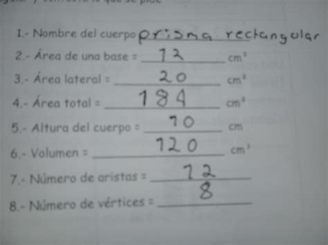 Observa el prisma rectangular y contesta lo que se pide Área de una