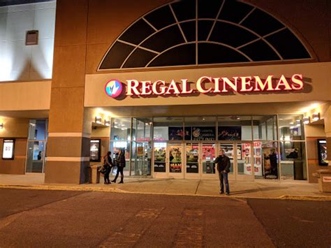 Movie Theater «Regal Cinemas Ronkonkoma 9», reviews and photos, 565 Portion Rd, Ronkonkoma, NY ...