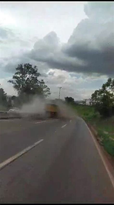 V Deo Mostra Acidente Entre Carretas No Anel Rodovi Rio De Bh Minas