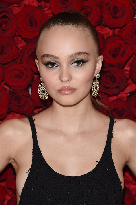 Lily Rose Depp La Hija Modelo De Johnny Depp Que Brilla Con Luz Propia