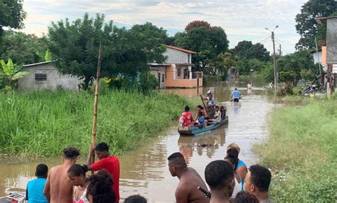 40 familias fueron evacuadas por el desbordamiento del río Esmeraldas