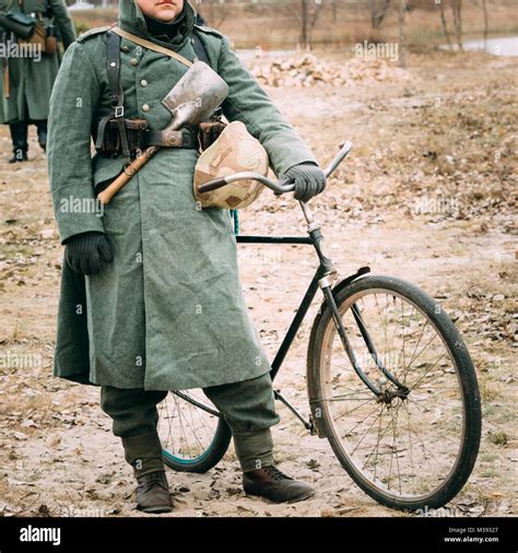 Los Soldados Alemanes En El Uniforme Del Ej Rcito Alem N Durante La