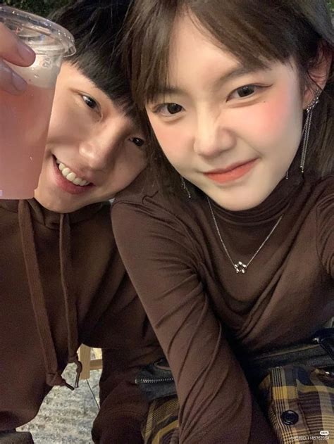 Cute Couple Selfies Cute Couple Pictures Couple Photos Ulzzang Couple Ulzzang Girl Cute