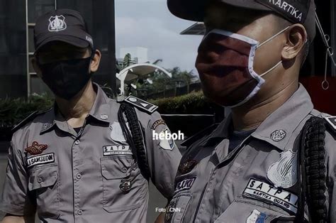 Buat Bingung Karena Mirip Polisi Polri Akan Ubah Lagi Warna Seragam Satpam Heboh