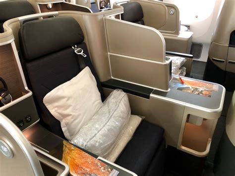 Qantas B787 9 Dreamliner Brisbane To Los Angeles Business Class Flight Review April 2019