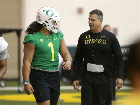 Noah Sewell limited to open Oregon Ducks spring practice, expected to be full-go after spring ...