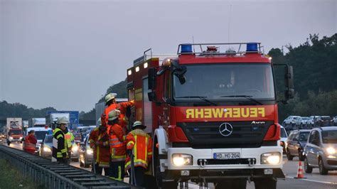 FOTOS Hockenheim Auf der A6 Richtung Heilbronn gerät am Freitag ein