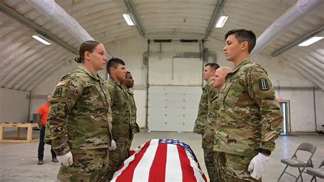 Virginia Guard Soldiers Train On Military Funeral Honors National Guard Guard News The