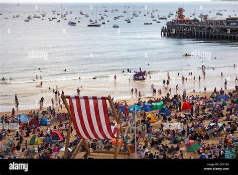 Bournemouth Uk Friday August Crowds Gather On The Beach And