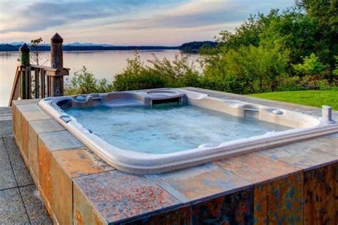 How To Update An Old Jacuzzi Tub 3 Methods To Consider