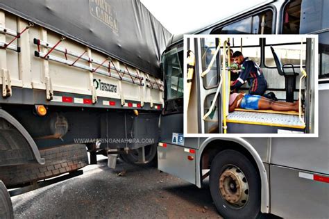 Cinco pessoas ficam feridas em acidente envolvendo ônibus do transporte