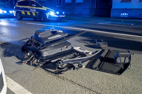 Fahrer Wird Bei Schwerem Unfall In Hamm Eingeklemmt Stra E Lange Gesperrt