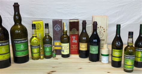 De La Chartreuse Les Liqueurs Chartreuse