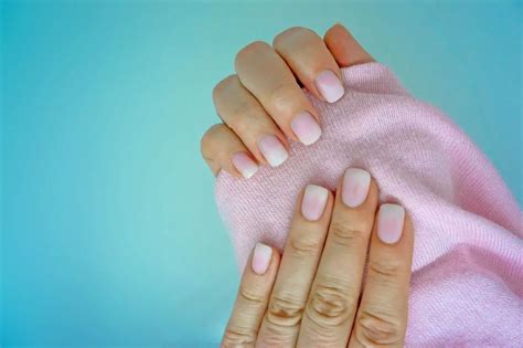 Paznokcie baby boomer krok po kroku jak wykonać manicure Estetico