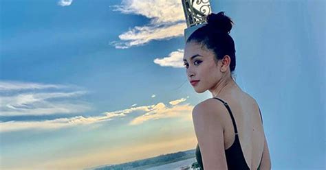 Hoa hậu Trần Tiểu Vy bất ngờ khoe ảnh bikini đầy nóng bỏng