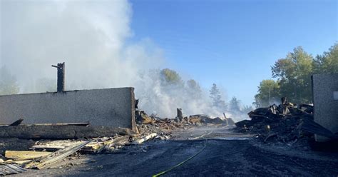 J Kiekkojoukkueen Bussi Ja Useamman B Ndin Soittimet Tuhoutuivat