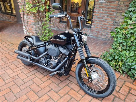 Umgebautes Motorrad Harley Davidson Softail Street Bob Fxbbs Von X