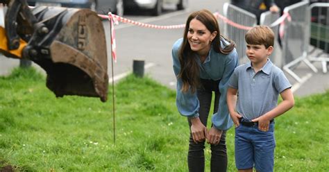 Kate Middleton Does Her Own Shopping Arranges Playdates And More