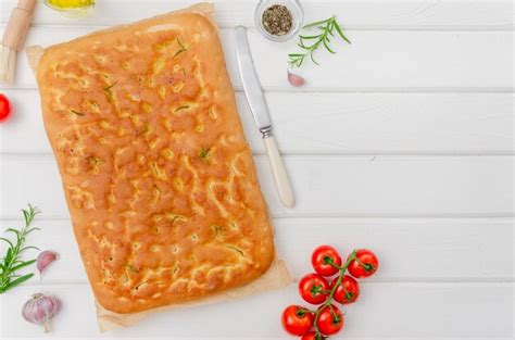 Focaccia Tradicional Italiana Con Romero Ajo Sal Marina Y Aceite De