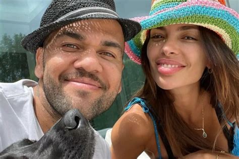 Daniel Alves Casado Quem Conhe A A Esposa Do Jogador Dci