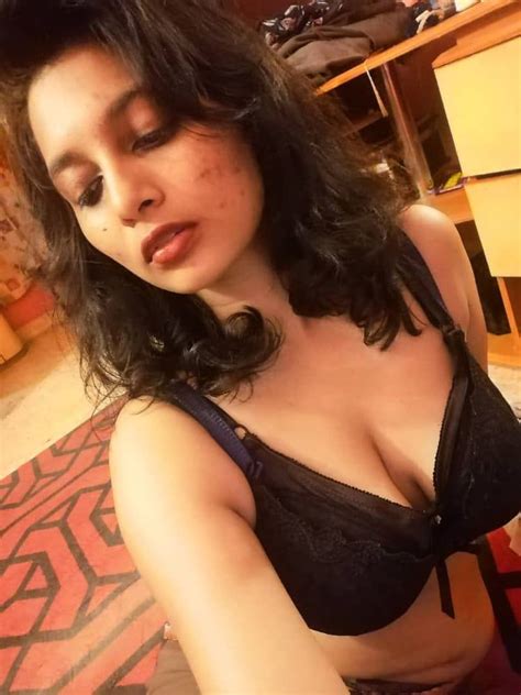 Sexy Indian College Girl Divya Nude And Sexy Photos Indian Nude Girls