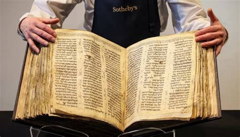 Se subasta la Biblia hebrea más antigua del mundo hasta en 50 millones