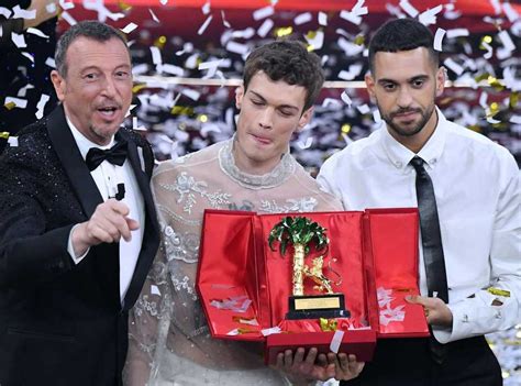 MAHMOOD E BLANCO VINCONO SANREMO 2022 dalle partite con la Feralpisalò